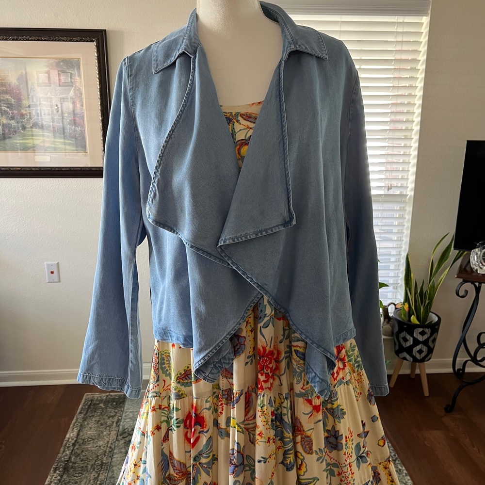 Soft surroundings, flowing jacket. Size large.